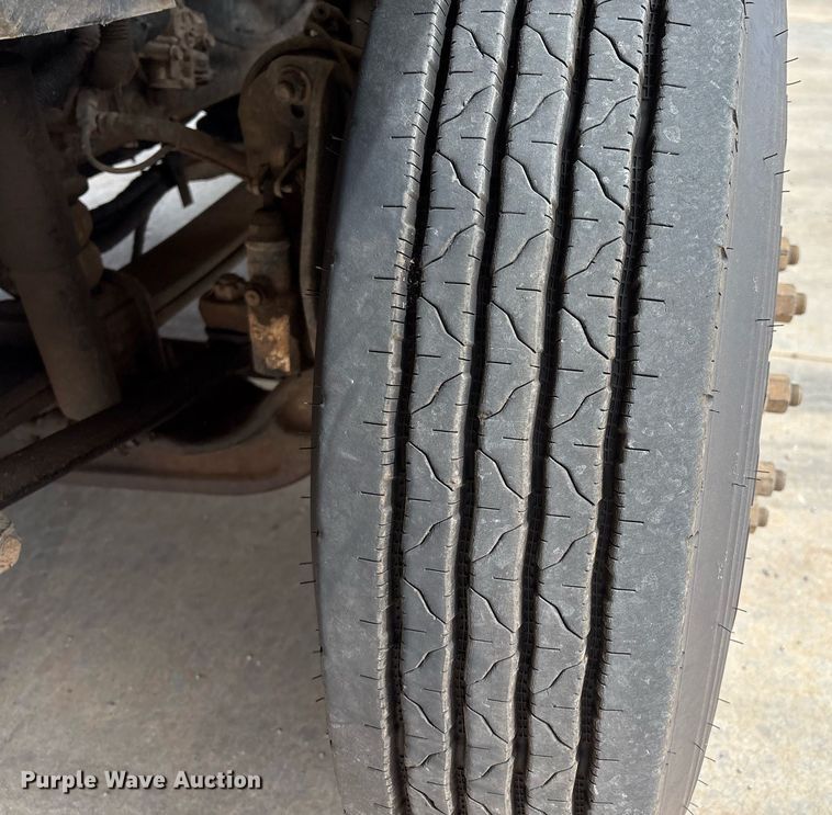 image for item EL2121 2006 International 7400 digger derrick truck