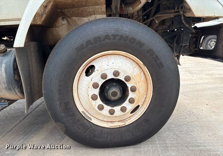 image for item EL2121 2006 International 7400 digger derrick truck