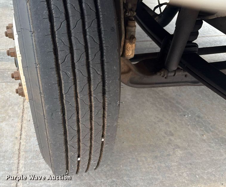 image for item EL2121 2006 International 7400 digger derrick truck