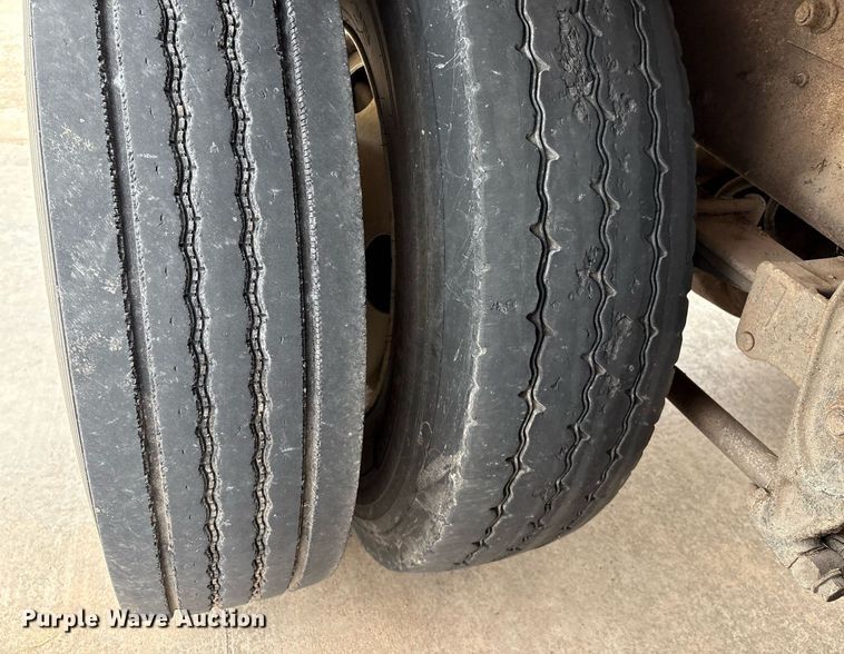 image for item EL2121 2006 International 7400 digger derrick truck