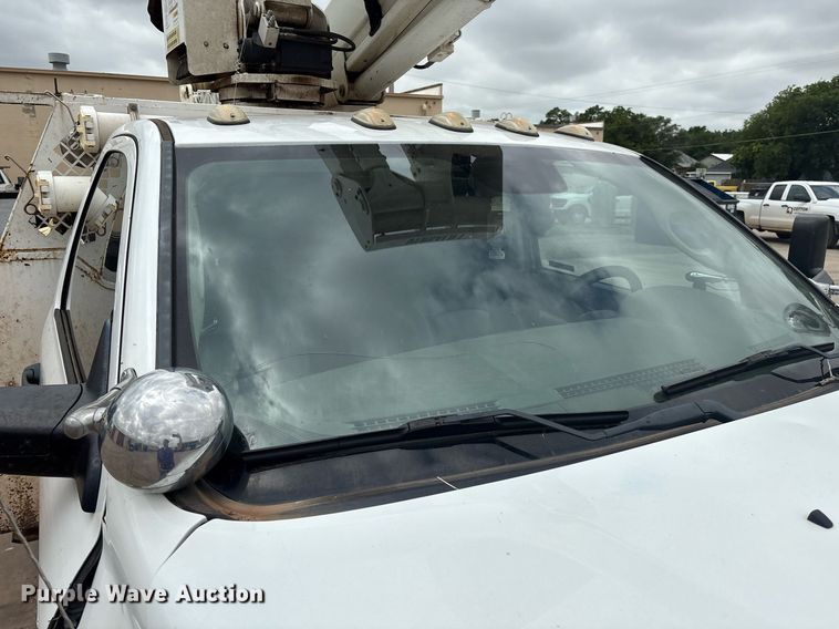 image for item EL2122 2017 Dodge Ram 5500 bucket truck