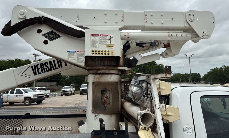 image for item EL2122 2017 Dodge Ram 5500 bucket truck