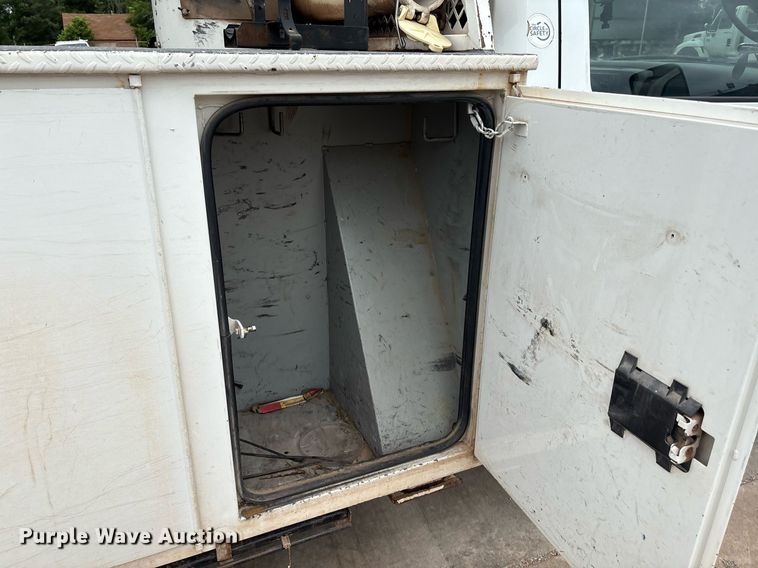 image for item EL2122 2017 Dodge Ram 5500 bucket truck