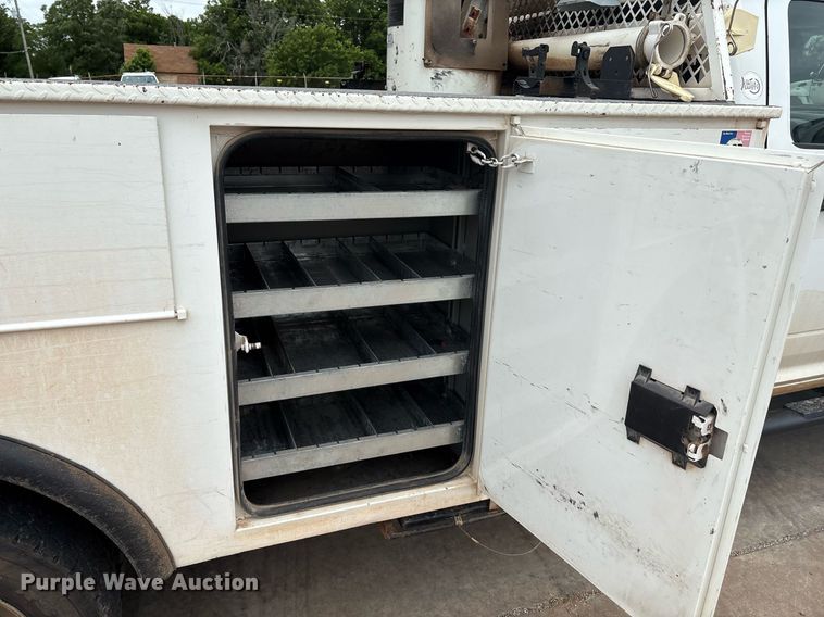 image for item EL2122 2017 Dodge Ram 5500 bucket truck