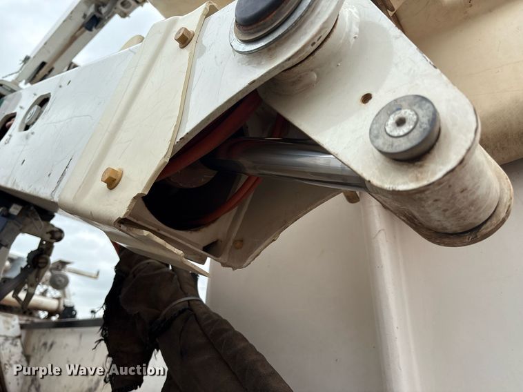 image for item EL2122 2017 Dodge Ram 5500 bucket truck