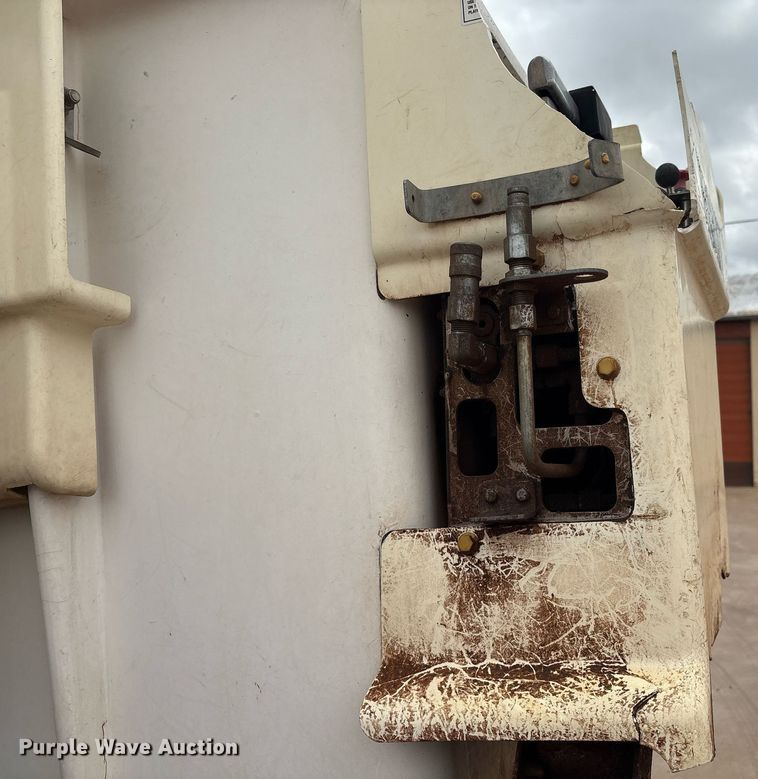 image for item EL2122 2017 Dodge Ram 5500 bucket truck