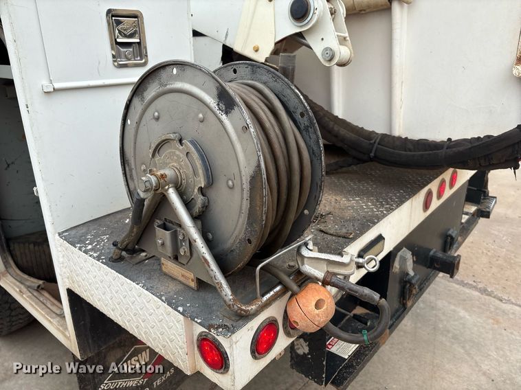 image for item EL2122 2017 Dodge Ram 5500 bucket truck