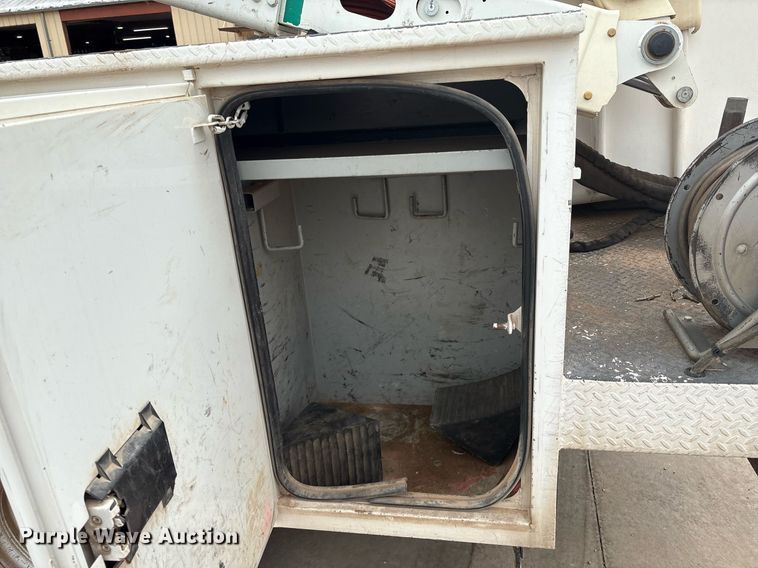 image for item EL2122 2017 Dodge Ram 5500 bucket truck