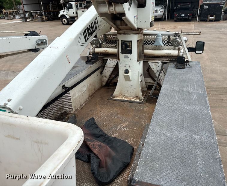 image for item EL2122 2017 Dodge Ram 5500 bucket truck