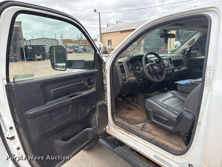 image for item EL2122 2017 Dodge Ram 5500 bucket truck