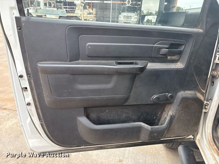 image for item EL2122 2017 Dodge Ram 5500 bucket truck