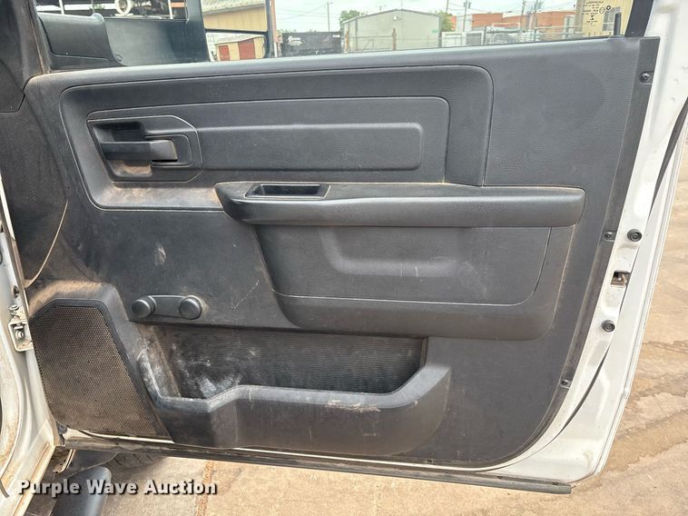 image for item EL2122 2017 Dodge Ram 5500 bucket truck