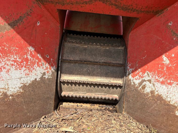 image for item EL2135 Mobark Twister 12 wood chipper