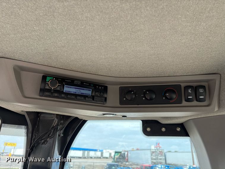 image for item EL2136 2022 Case 821G wheel loader