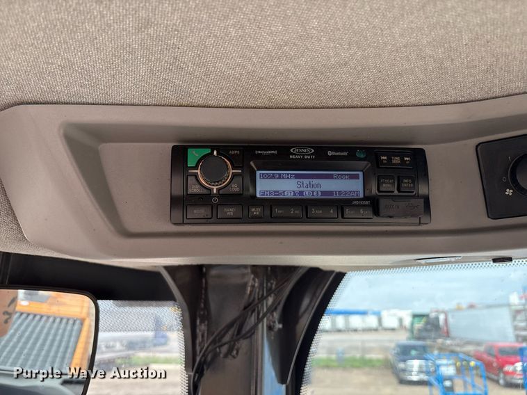 image for item EL2136 2022 Case 821G wheel loader