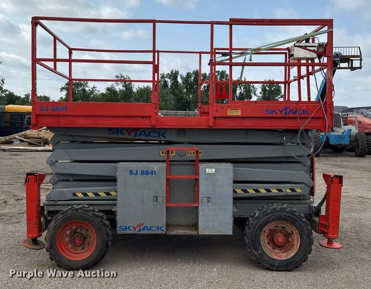 image for item EM2002 2006 Skyjack SJ8841 scissor lift