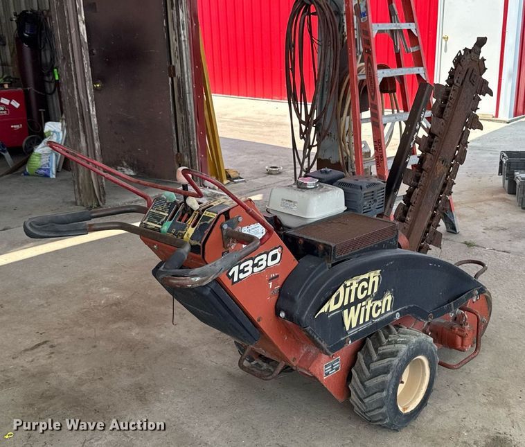 image for item EM2018 2003 Ditch Witch 1330 trencher