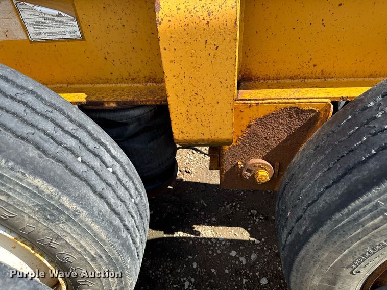 image for item EM2041 2006 Trail King Industries TK110HDG lowboy equipment trailer