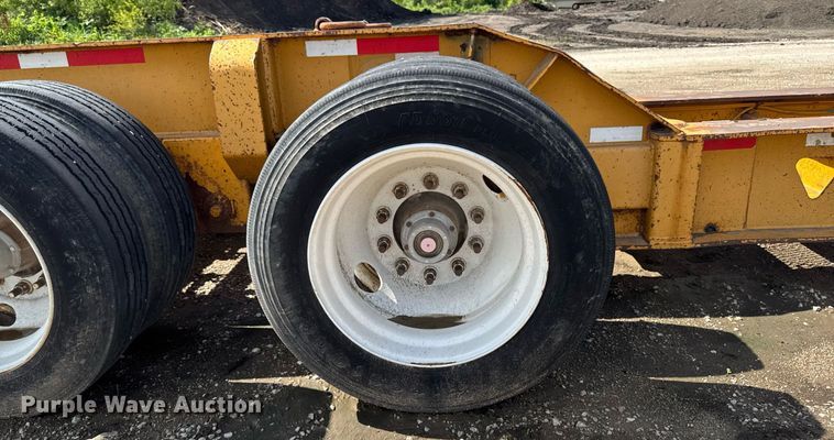 image for item EM2041 2006 Trail King Industries TK110HDG lowboy equipment trailer