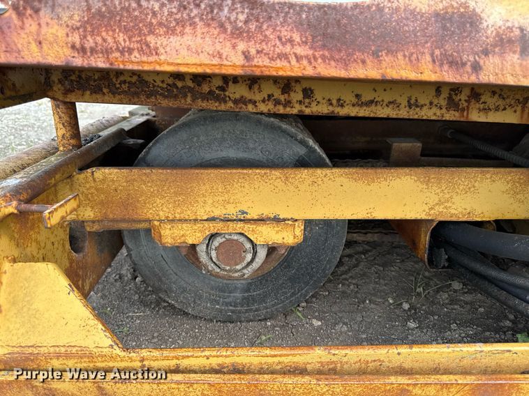 image for item EM2044 Leeboy L900 paver