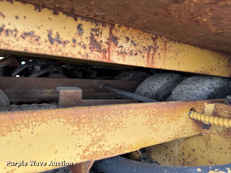 image for item EM2044 Leeboy L900 paver