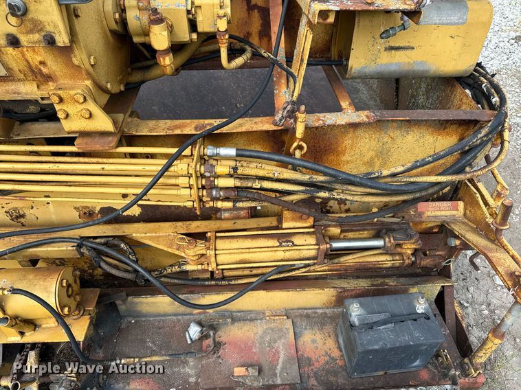 image for item EM2044 Leeboy L900 paver