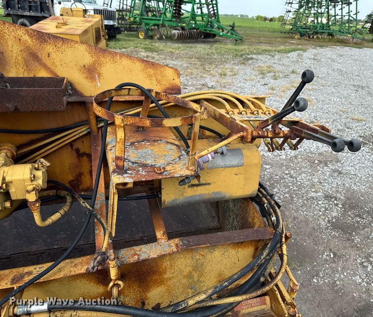 image for item EM2044 Leeboy L900 paver