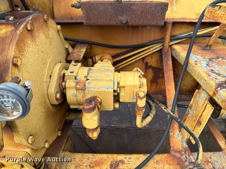 image for item EM2044 Leeboy L900 paver