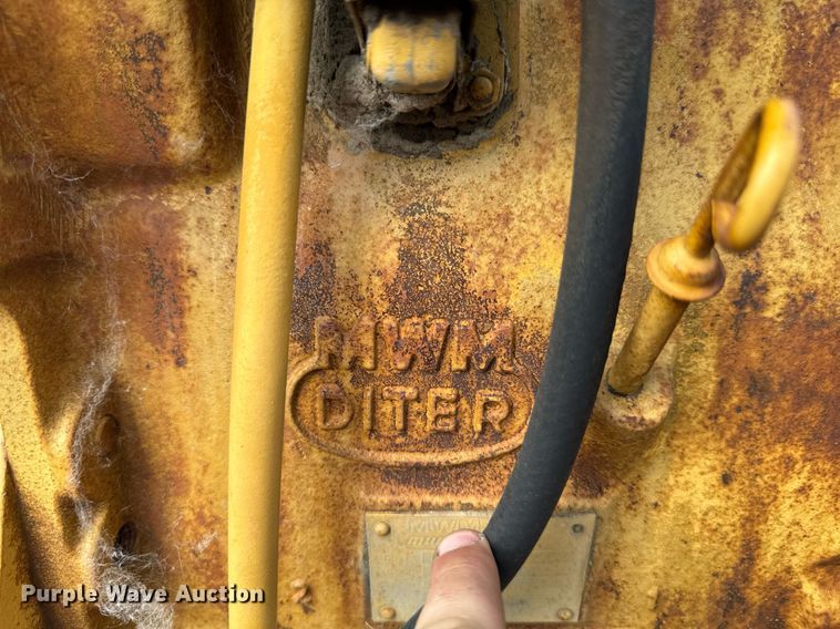 image for item EM2044 Leeboy L900 paver