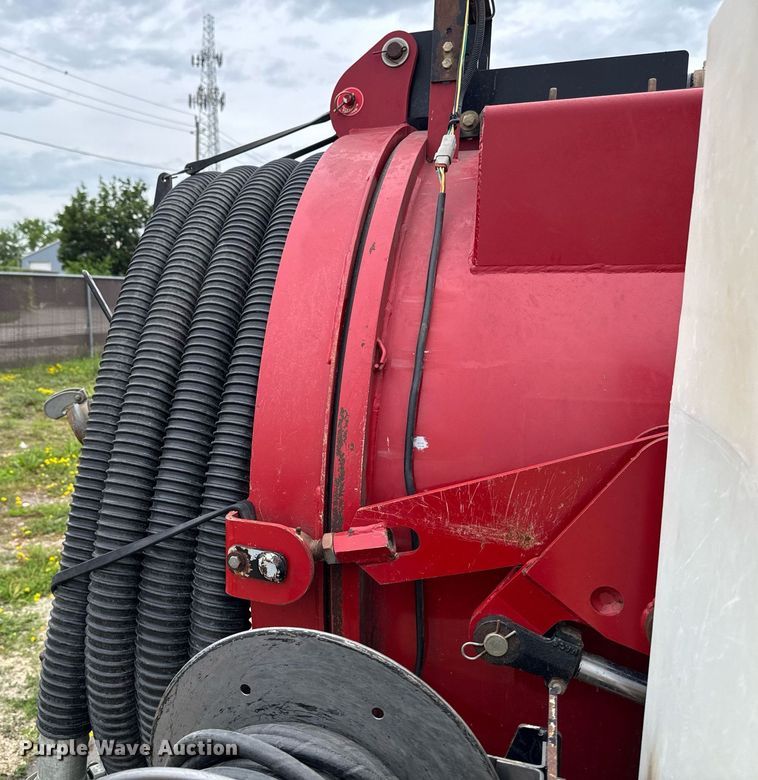 image for item EM2054 2021 Ring-O-Matic 850 HI CFM vacuum excavator