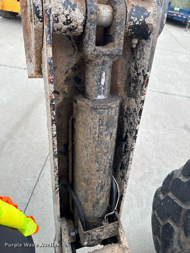 image for item EM2086 2015 JLG 10054 telehandler