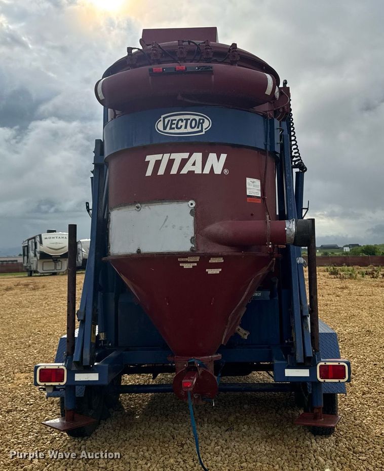 image for item EM2090 2001 Vector 07029 vacuum excavator