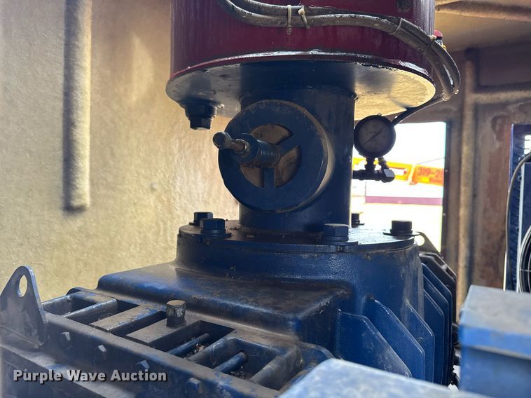 image for item EM2090 2001 Vector 07029 vacuum excavator