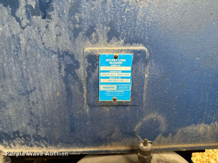 image for item EM2090 2001 Vector 07029 vacuum excavator