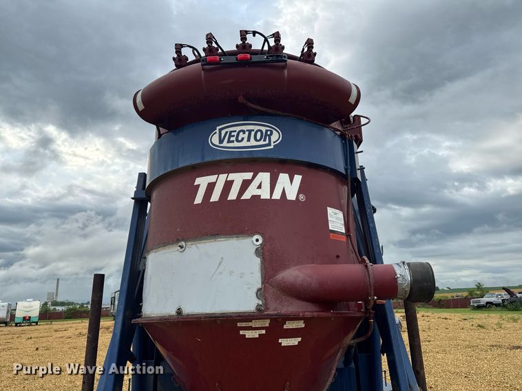 image for item EM2090 2001 Vector 07029 vacuum excavator