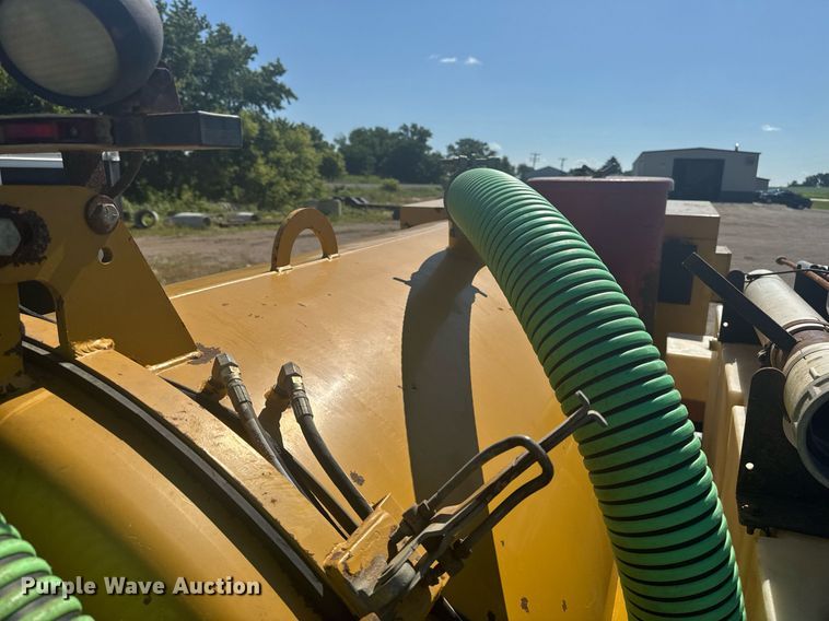 image for item EM2094 2001 Vermeer LP 555 SDT vacuum excavator