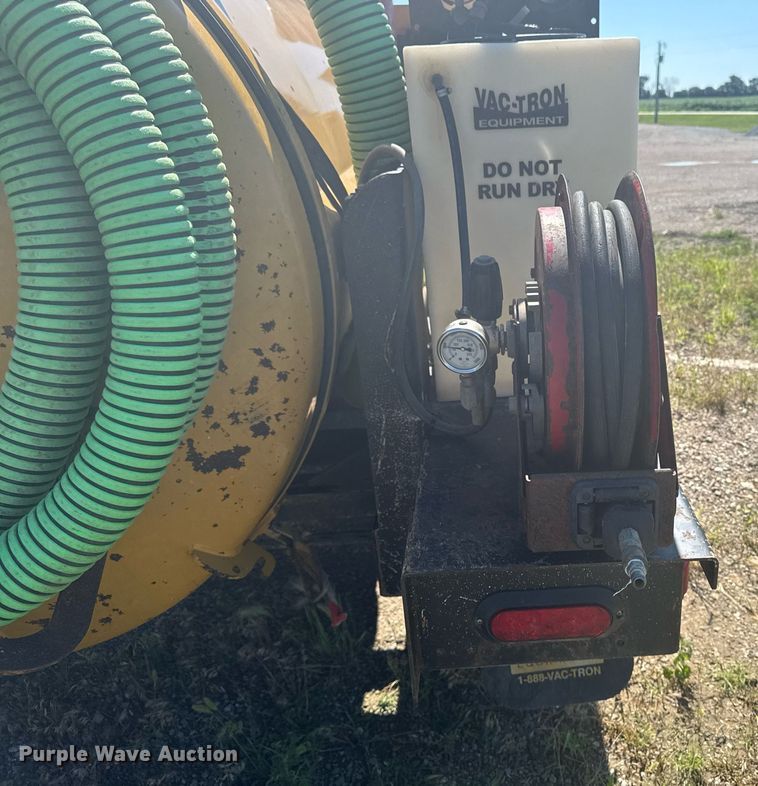 image for item EM2094 2001 Vermeer LP 555 SDT vacuum excavator