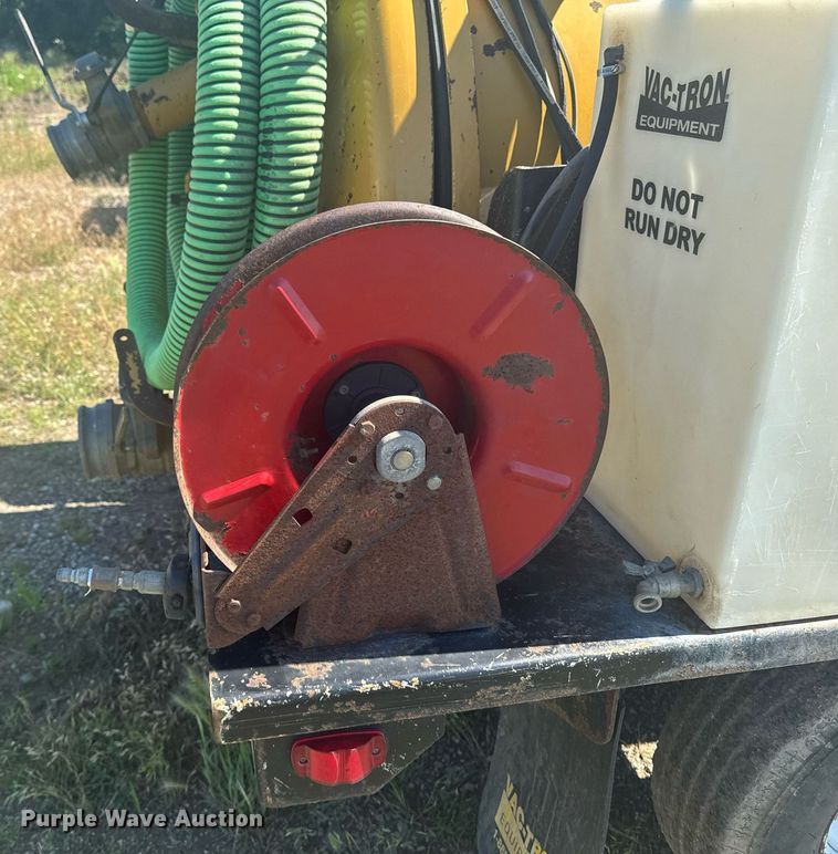 image for item EM2094 2001 Vermeer LP 555 SDT vacuum excavator