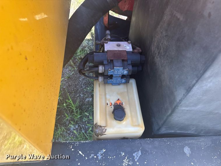 image for item EM2094 2001 Vermeer LP 555 SDT vacuum excavator