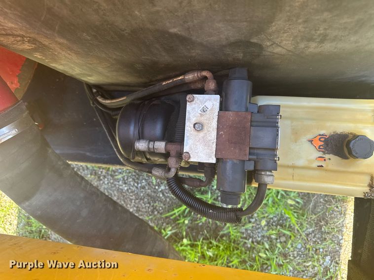 image for item EM2094 2001 Vermeer LP 555 SDT vacuum excavator