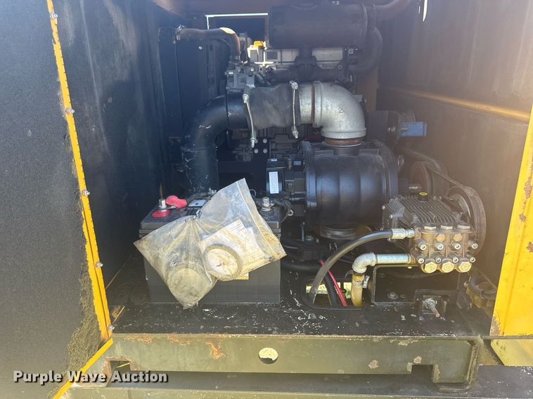 image for item EM2094 2001 Vermeer LP 555 SDT vacuum excavator