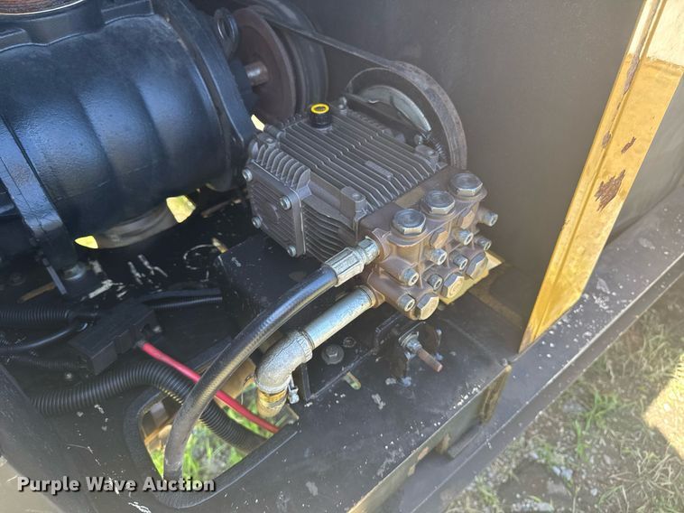 image for item EM2094 2001 Vermeer LP 555 SDT vacuum excavator