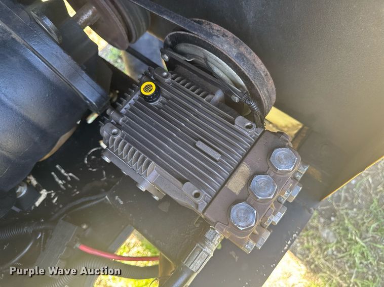 image for item EM2094 2001 Vermeer LP 555 SDT vacuum excavator