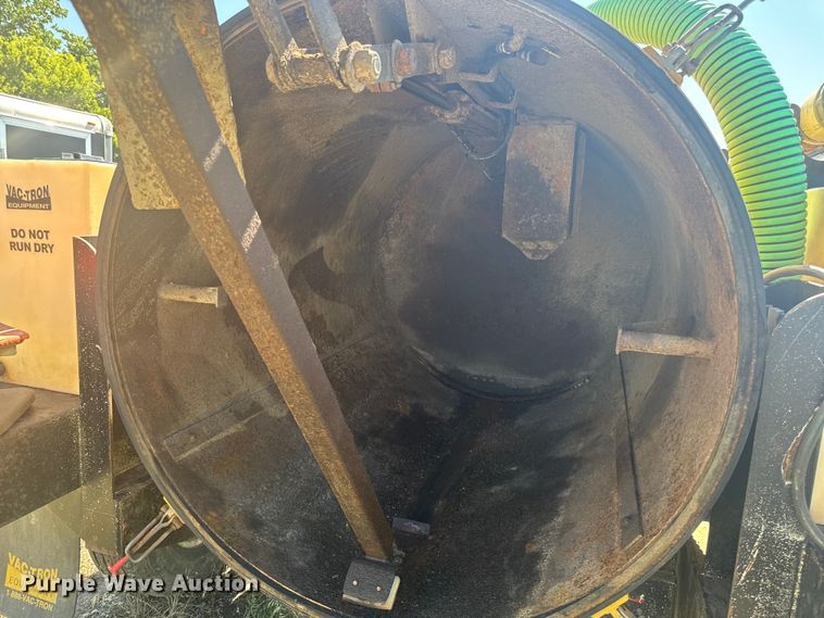 image for item EM2094 2001 Vermeer LP 555 SDT vacuum excavator