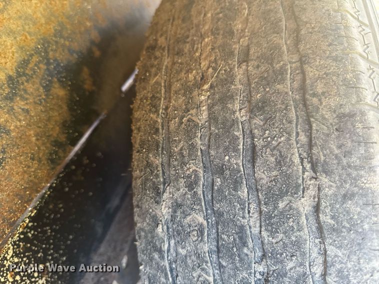 image for item EM2094 2001 Vermeer LP 555 SDT vacuum excavator