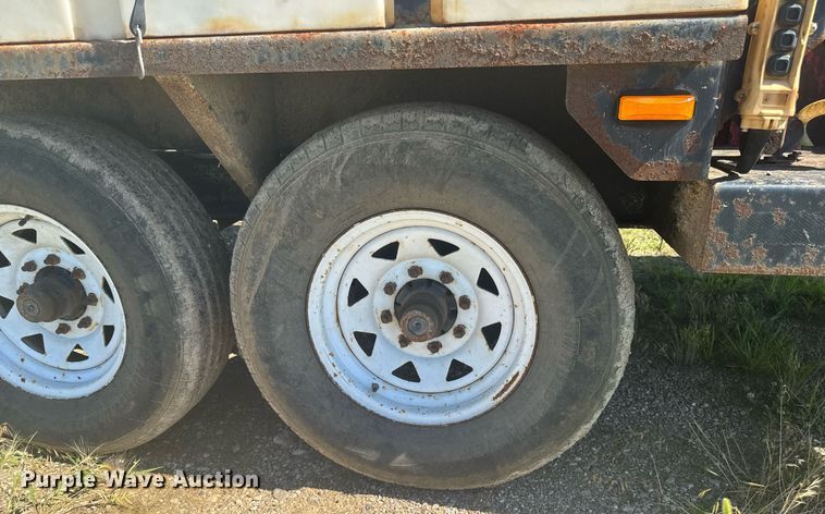 image for item EM2094 2001 Vermeer LP 555 SDT vacuum excavator