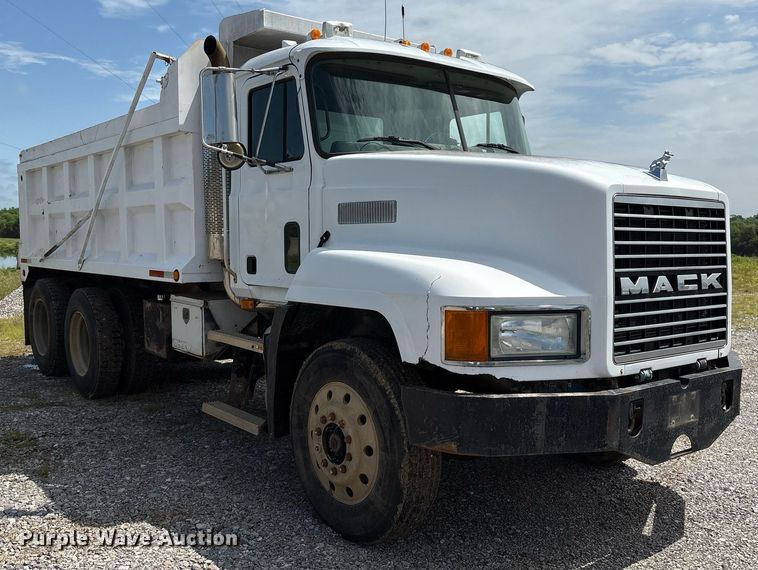image for item EM2604 2000 Mack CH613 dump truck