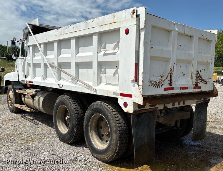 image for item EM2604 2000 Mack CH613 dump truck