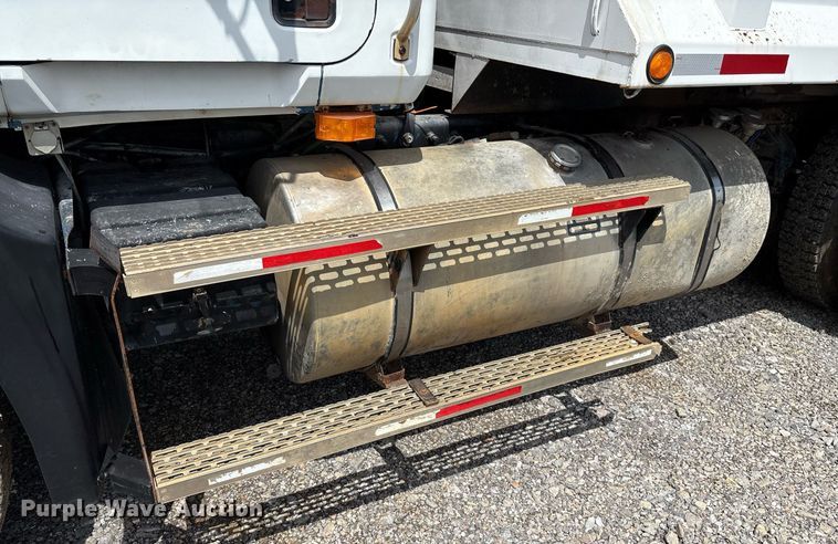 image for item EM2604 2000 Mack CH613 dump truck