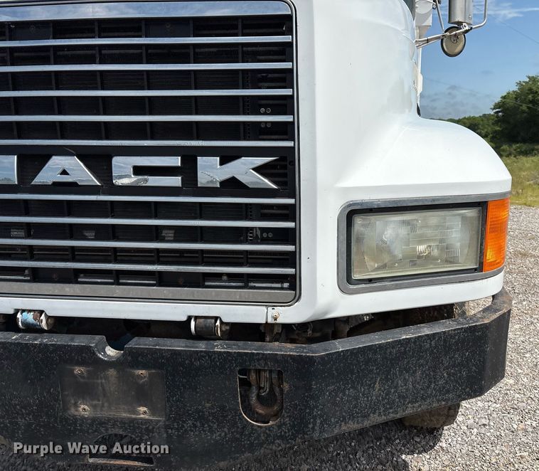 image for item EM2604 2000 Mack CH613 dump truck
